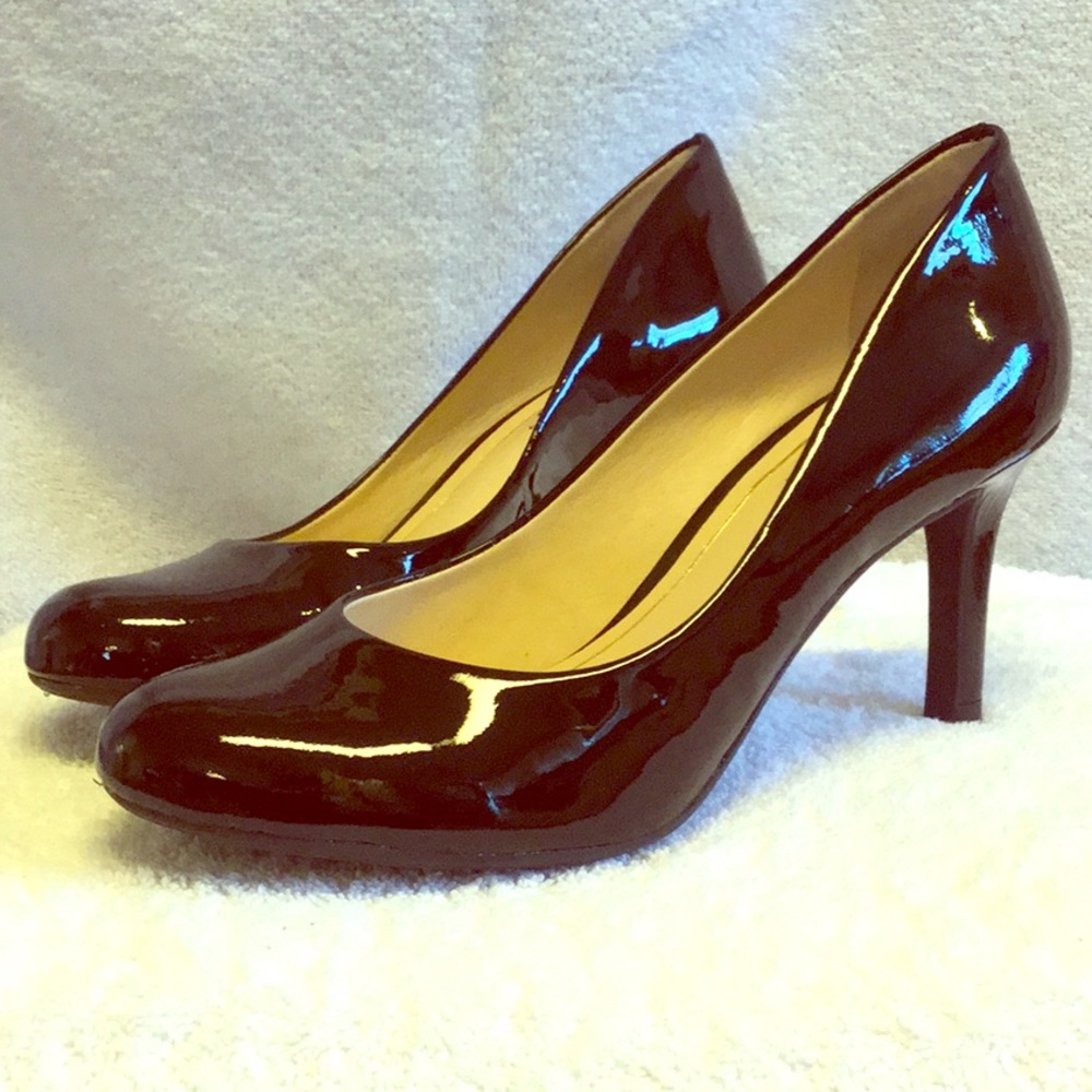 Heels: Black Patent 3” Round Round Toe shoes!